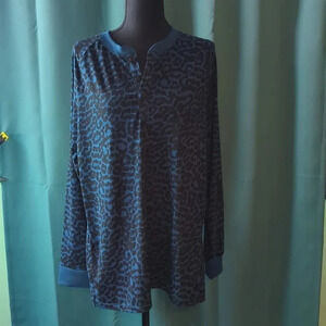Lularoe Leopard print top. Large. NWOT.